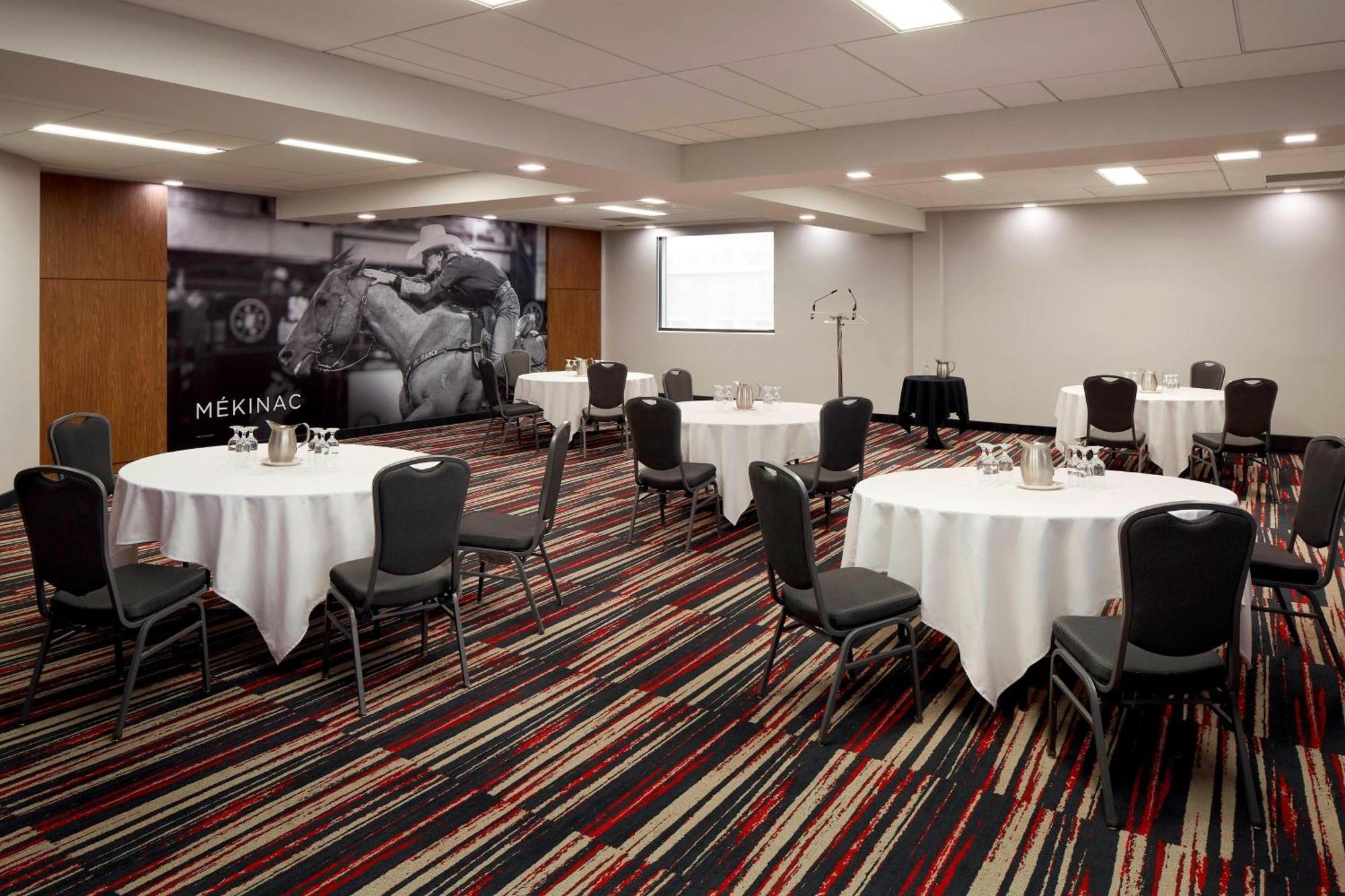 Delta Hotels By Marriott Trois Rivieres Conference Centre Exterior photo