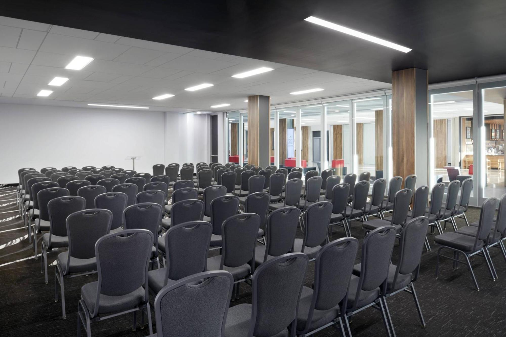 Delta Hotels By Marriott Trois Rivieres Conference Centre Exterior photo